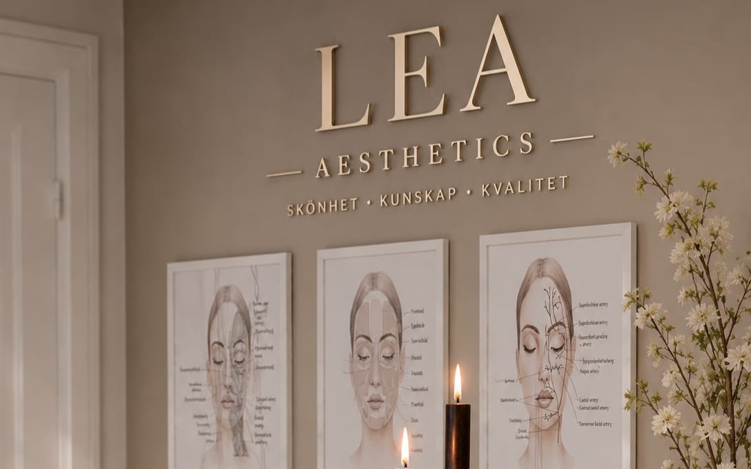 Lea Aesthetics skylt Skönhet, Kunskap, Kvalitet på väggen i mottagningen på Kungsgatan 29